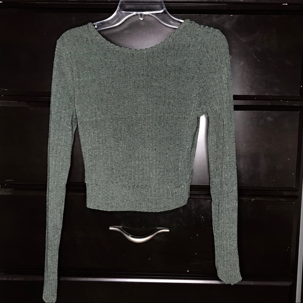 Olive Green long sleeve ribbed crop top!